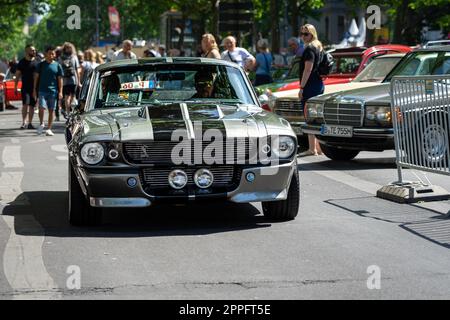 BERLINO - 18 GIUGNO 2022: Vettura pony Shelby Cobra GT350, (versione ad alte prestazioni della Ford Mustang). Classic Days Berlino. Foto Stock