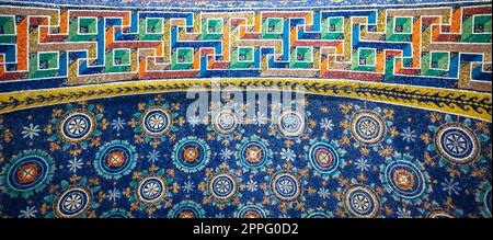 Mosaico bizantino storico nella Basilica di San vitale, Ravenna, Italia Foto Stock