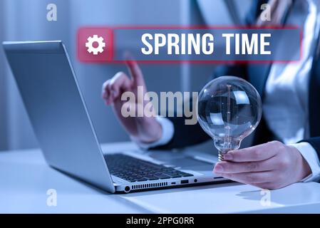 Scrittura visualizzazione testo tempo primaverile. Foto concettuale stagione temperata dell'anno identificata da una rinascita di piante Foto Stock