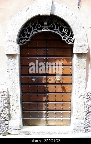 Edificio, vista dettagliata di una porta d'ingresso o di una porta d'ingresso Foto Stock