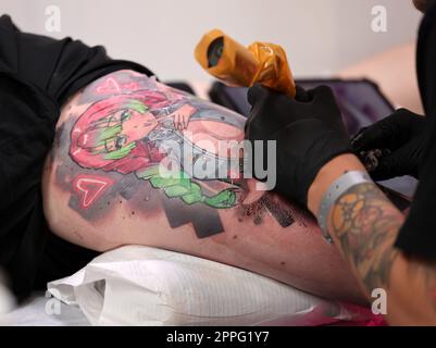 Partecipante non identificato alla 15th Tattoofest Convention a Cracovia. Foto Stock