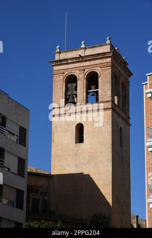 Facciate di case, paesaggi urbani ad Aldaia, provincia di Valencia, Spagna, marzo 2023 Foto Stock
