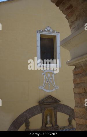 Facciate di case, paesaggi urbani ad Aldaia, provincia di Valencia, Spagna, marzo 2023 Foto Stock