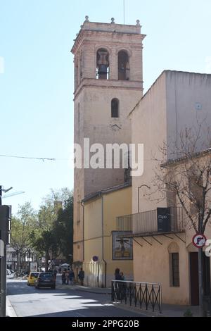 Facciate di case, paesaggi urbani ad Aldaia, provincia di Valencia, Spagna, marzo 2023 Foto Stock