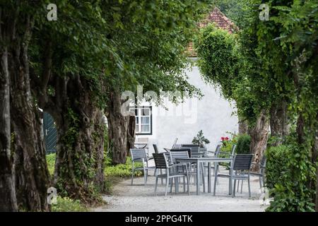 un bel posto vicino al giardino da un vecchio castello Foto Stock