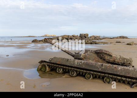 Carro armato dell'esercito abbandonato M18 Hellcat sulla spiaggia di Oucuo nell'isola di Kinmen Foto Stock