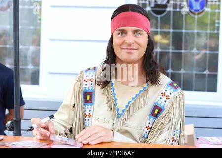 Alexander Klaws, sessione autografa del Karl May Festival, zona pedonale, Bad Segeberg, 06.08.2022 Foto Stock