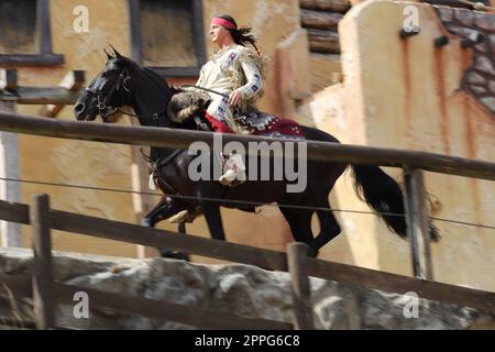 Immagini della scena attuale con Alexander Klaws, 'Der Ã–lprinz' Karl-May-Festspiele, am Kalkberg, Bad Segeberg, 06.08.2022 Foto Stock