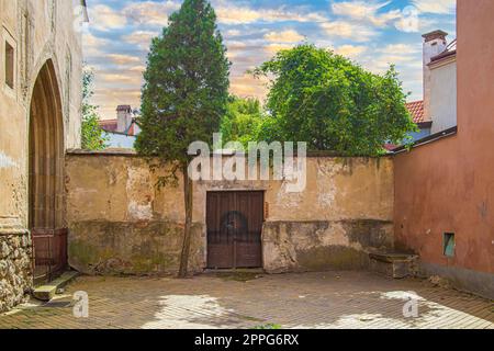 vecchio cortile da sogno Foto Stock