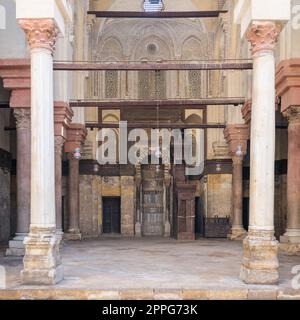 Nicchia - Mihrab - e pulpito - Minbar - della Moschea del Sultano Qalawun, il Vecchio Cairo, Egitto Foto Stock