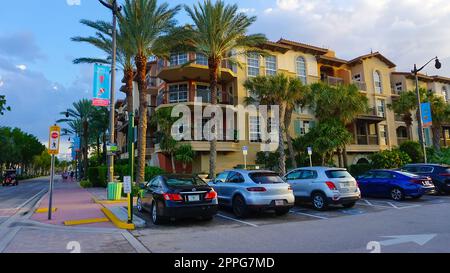 Lauderdale-by-the-Sea. Tipico appartamento in spiaggia in Florida in una bella giornata di sumer. Foto Stock