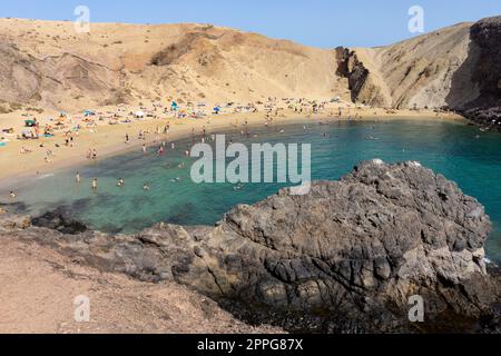 Playa de Papagayo. Spiaggia popolare a Lanzarote, Isole Canarie, Spagna. Foto Stock