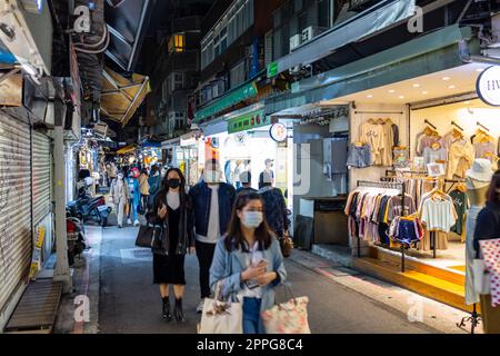 Taipei, Taiwan 24 marzo 2022: Mercato notturno di Shida Foto Stock