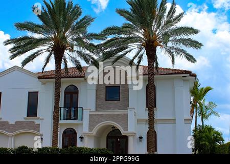 Lauderdale-by-the-Sea. Tipico appartamento sulla spiaggia in Florida in una splendida giornata estiva. Foto Stock