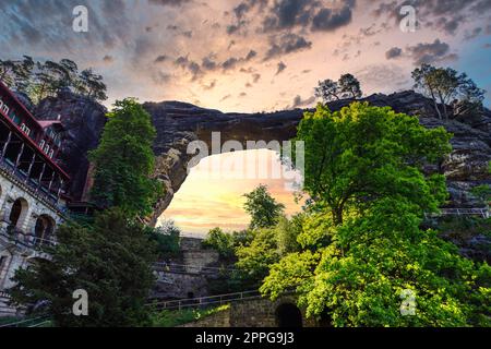 Porta Pravcicka arco in arenaria nel Parco Nazionale della Svizzera Boema, Repubblica Ceca Foto Stock