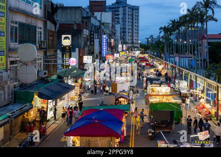 Zhongli, Taiwan 20 giugno 2022: Mercato notturno di Zhongli a Taiwan Foto Stock