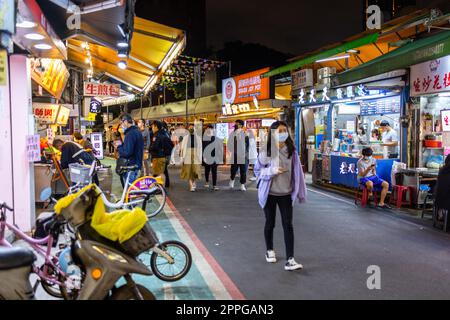 Taipei, Taiwan 24 marzo 2022: Mercato notturno di Shida Foto Stock