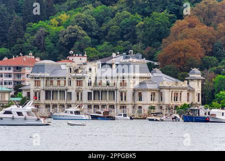 Consolato egiziano, situato a Bebek, Istanbul, Turchia, sul lato europeo dello stretto del Bosforo Foto Stock