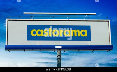 Cartellone pubblicitario con logo di Castorama Foto Stock