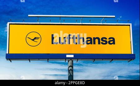 Cartellone pubblicitario con logo Lufthansa Foto Stock