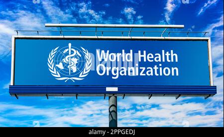 POZNAN, POL - 1 MAGGIO 2022: Cartellone pubblicitario con logo dell'Organizzazione Mondiale della Sanità (OMS), un'agenzia specializzata delle Nazioni Unite Foto Stock