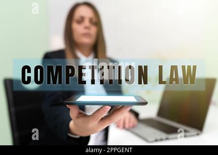 Scrittura a mano segno diritto della concorrenza. Concetto di Internet che regola il monopolio e le pratiche commerciali sleali Foto Stock