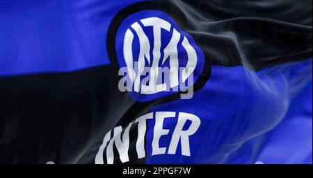 La bandiera dell'Inter Football Club sventola nel vento Foto Stock