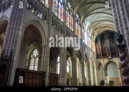 Basilica di Saint-Denis. Vista interna Foto Stock