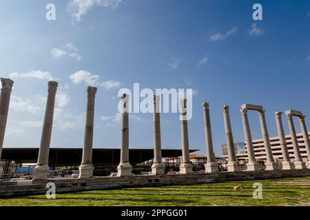 Agora Ören Yeri a Izmir, Turchia, è un magnifico sito antico che mostra i resti di un mercato un tempo grande e centro culturale. Foto Stock