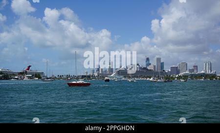 Porto di Miami con navi da crociera. Miami è un porto importante degli Stati Uniti Foto Stock