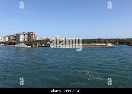 Gli appartamenti di lusso nel porto di Miami Foto Stock