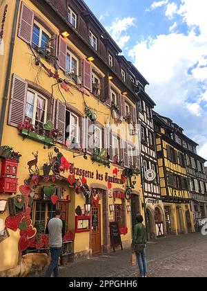 Metà case con travi di legno di Colmar, Alsazia, Francia Foto Stock