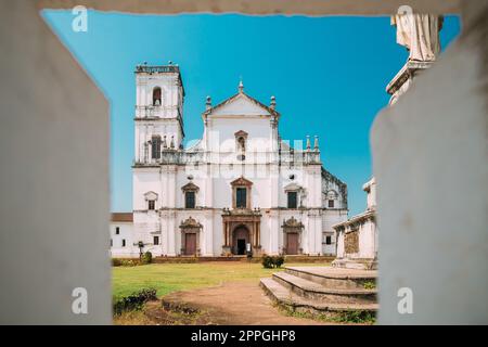 Old Goa, India. Cattedrale di San Paolo nel giorno di sole. Primo piano delle pareti Foto Stock