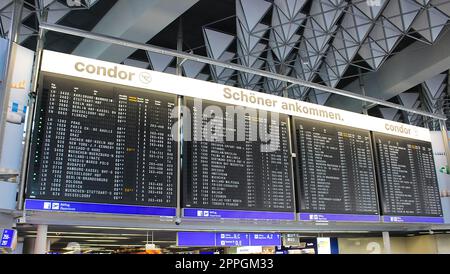 Muro dell'aeroporto con scheda informativa Francoforte sul meno, Germania Foto Stock