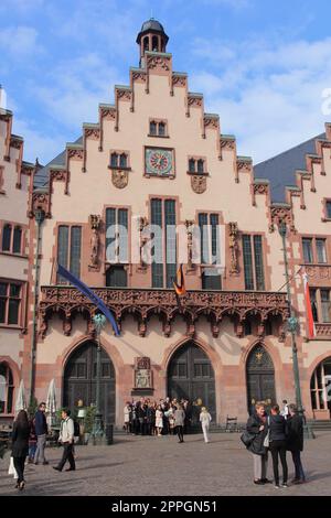 Francoforte, Germania 11 ottobre 2016: Il Roemer (cognome tedesco, 'romano') è un edificio medievale situato nell'Altstadt di Francoforte sul meno, in Germania Foto Stock