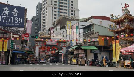 Taipei, Taiwan, 04 marzo 2022: Mercato notturno di Raohe St. Nella città di Taipei Foto Stock