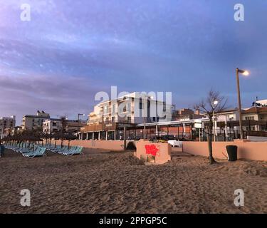 Passeggiata sulla spiaggia di CAN Pivafort al mattino Foto Stock
