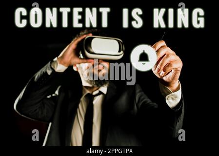 Ispirazione mostrando segno il contenuto è KingContent è il cuore delle strategie di marketing di oggi. Approccio aziendale i contenuti sono il cuore delle attuali strategie di marketing Foto Stock