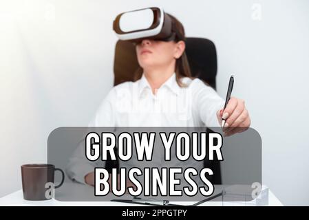 Scrittura visualizzazione di testo crescita del business raggiungimento di profitti più elevati per un migliore ritorno dell'investimento. Le foto concettuali ottengono profitti più elevati e garantiscono un migliore ritorno dell'investimento Foto Stock