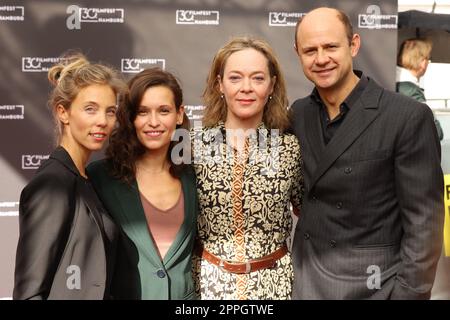 Da sinistra a destra: Sina Bianca Hentschel,Kristin Suckow,Katja Heinrich,Moritz FÃ¼hrmann 'Wo ist meine Schwester' Filmfest Hamburg,Cinemaxx Dammtor,02.10.2022,Amburgo Foto Stock