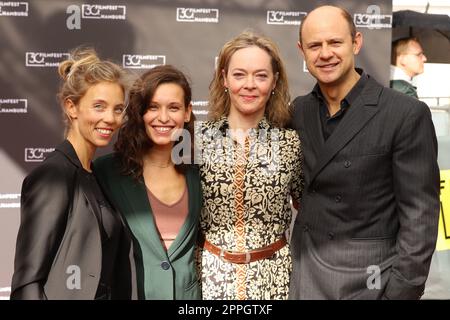 Da sinistra a destra: Sina Bianca Hentschel,Kristin Suckow,Katja Heinrich,Moritz FÃ¼hrmann 'Wo ist meine Schwester' Filmfest Hamburg,Cinemaxx Dammtor,02.10.2022,Amburgo Foto Stock