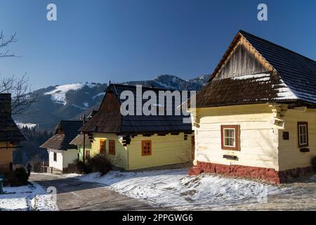 Vlkolinec villaggio sito UNESCO in Velka Fatra montagne, Slovacchia Foto Stock