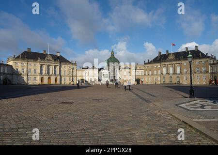 Piazza Amalienborg Slotsplads a Copenaghen, Danimarca Foto Stock