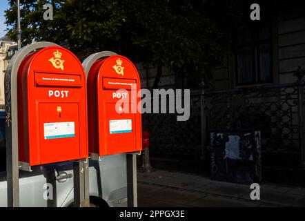 Le cassette delle lettere rosse a Copenhagen, Danimarca Foto Stock