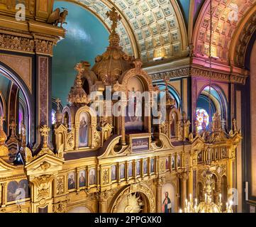 Interno della chiesa bulgara di St Stefano, o Sveti Stefan Kilisesi, una chiesa ortodossa a Balat, Istanbul, Turchia Foto Stock