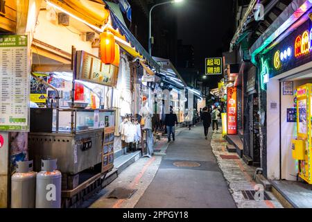 Taipei, Taiwan 24 marzo 2022: Mercato notturno di Shida Foto Stock