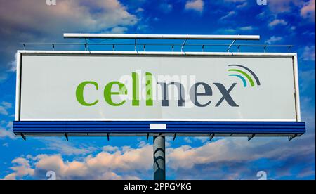 Cartellone pubblicitario con logo di Cellnex Telecom Foto Stock