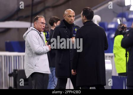 DECINES Charpieu, Francia. 23rd Apr, 2023. Jean-Pierre Papin è intervistato da Thierry Henry per Amazon prime Video dopo il campionato francese Ligue 1 partita di calcio tra Olympique Lyonnais (Lione) e Olympique de Marseille il 23 aprile 2023 allo stadio Groupama di Decines-Charpieu vicino Lione, Francia - Foto Jean Catuffe/DPPI Credit: DPPI Media/Alamy Live News Foto Stock