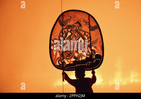 Arte fantoccio ombra tailandese nella provincia di Rachaburi, Thailandia. Foto Stock