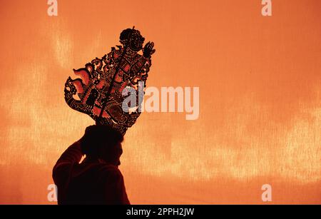 Arte fantoccio ombra tailandese nella provincia di Rachaburi, Thailandia. Foto Stock